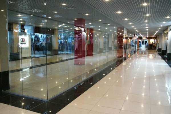 Торговые перегородки из стекла
